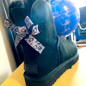 UGG NWT Mini Bailey Bow Exotic
